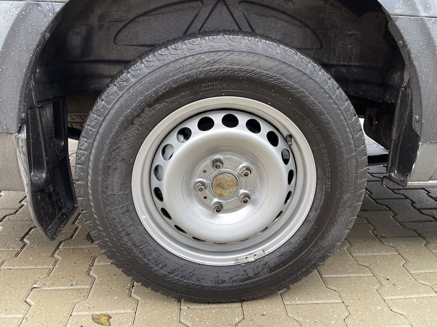 Volkswagen Crafter 35 2.0 TDI 140pk automaat L3H3 ( voorheen L2H2 ) Trendline / vaste prijs rijklaar € 16.950 ex btw / lease vanaf € 285 / grijs metallic / airco / cruise / pdc rondom / trekhaak / imperial