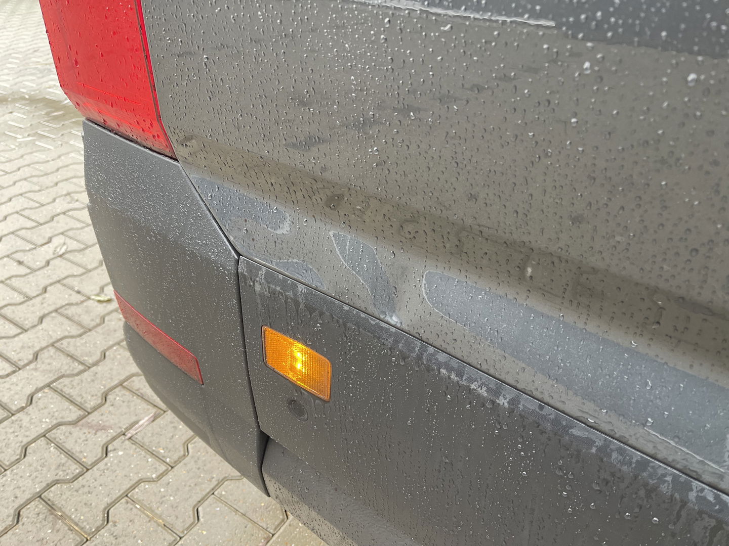 Volkswagen Crafter 35 2.0 TDI 140pk automaat L3H3 ( voorheen L2H2 ) Trendline / vaste prijs rijklaar € 16.950 ex btw / lease vanaf € 285 / grijs metallic / airco / cruise / pdc rondom / trekhaak / imperial