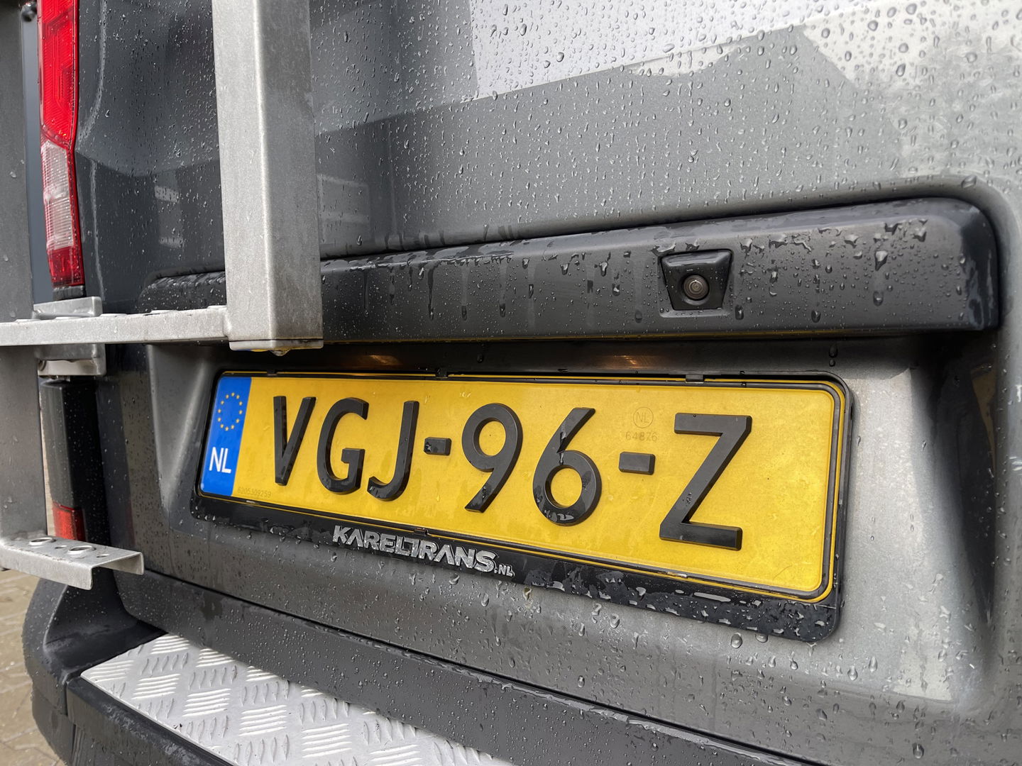 Volkswagen Crafter 35 2.0 TDI 140pk automaat L3H3 ( voorheen L2H2 ) Trendline / vaste prijs rijklaar € 16.950 ex btw / lease vanaf € 285 / grijs metallic / airco / cruise / pdc rondom / trekhaak / imperial