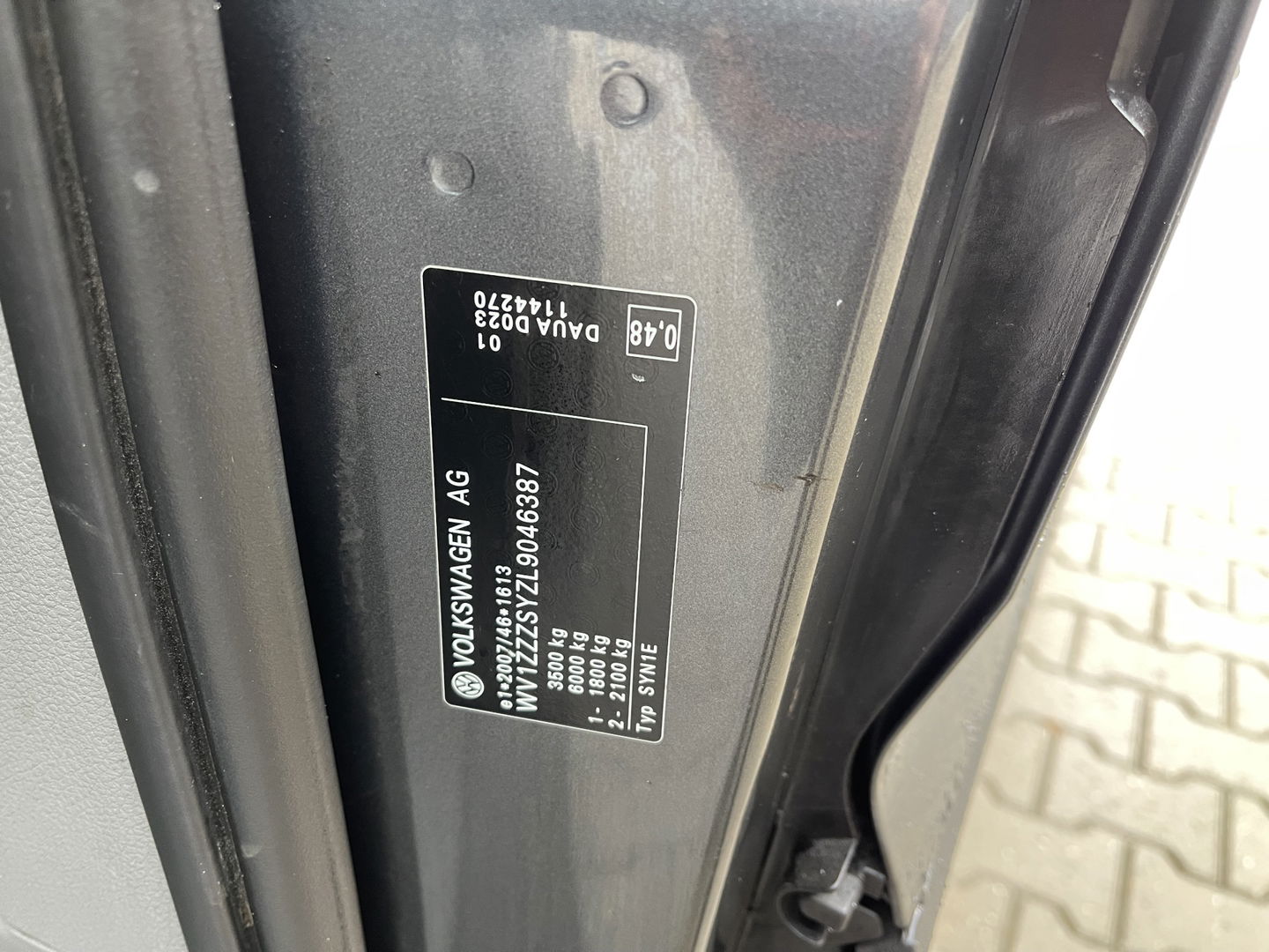 Volkswagen Crafter 35 2.0 TDI 140pk automaat L3H3 ( voorheen L2H2 ) Trendline / vaste prijs rijklaar € 16.950 ex btw / lease vanaf € 285 / grijs metallic / airco / cruise / pdc rondom / trekhaak / imperial