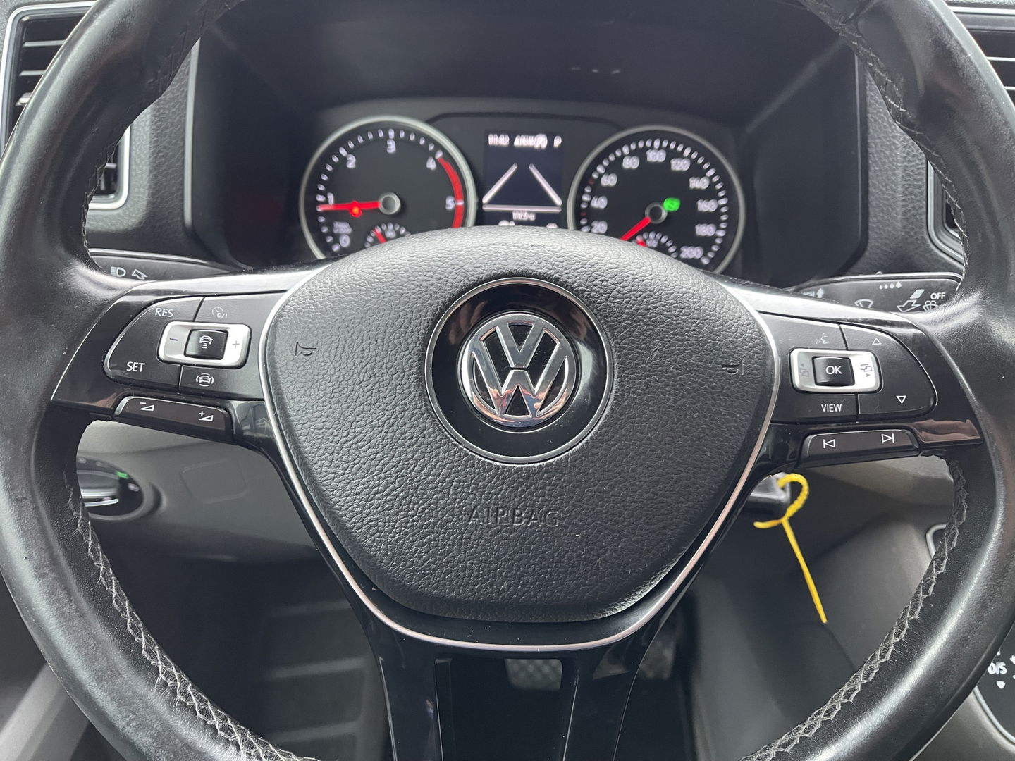 Volkswagen Crafter 35 2.0 TDI 140pk automaat L3H3 ( voorheen L2H2 ) Trendline / vaste prijs rijklaar € 16.950 ex btw / lease vanaf € 285 / grijs metallic / airco / cruise / pdc rondom / trekhaak / imperial