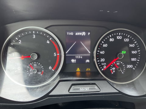 Volkswagen Crafter 35 2.0 TDI 140pk automaat L3H3 ( voorheen L2H2 ) Trendline / vaste prijs rijklaar € 16.950 ex btw / lease vanaf € 285 / grijs metallic / airco / cruise / pdc rondom / trekhaak / imperial