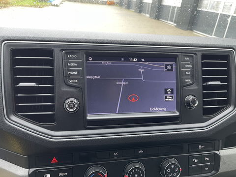 Volkswagen Crafter 35 2.0 TDI 140pk automaat L3H3 ( voorheen L2H2 ) Trendline / vaste prijs rijklaar € 16.950 ex btw / lease vanaf € 285 / grijs metallic / airco / cruise / pdc rondom / trekhaak / imperial