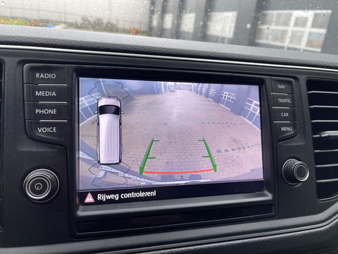 Volkswagen Crafter 35 2.0 TDI 140pk automaat L3H3 ( voorheen L2H2 ) Trendline / vaste prijs rijklaar € 16.950 ex btw / lease vanaf € 285 / grijs metallic / airco / cruise / pdc rondom / trekhaak / imperial