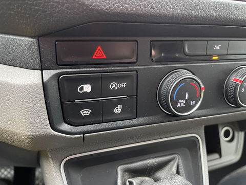 Volkswagen Crafter 35 2.0 TDI 140pk automaat L3H3 ( voorheen L2H2 ) Trendline / vaste prijs rijklaar € 16.950 ex btw / lease vanaf € 285 / grijs metallic / airco / cruise / pdc rondom / trekhaak / imperial