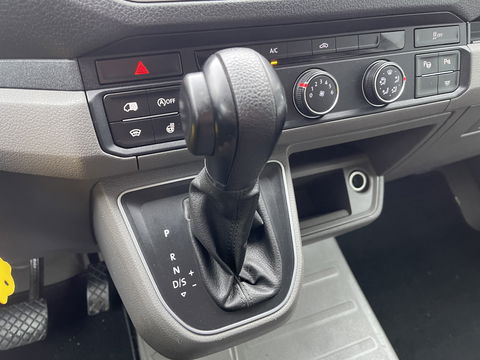 Volkswagen Crafter 35 2.0 TDI 140pk automaat L3H3 ( voorheen L2H2 ) Trendline / vaste prijs rijklaar € 16.950 ex btw / lease vanaf € 285 / grijs metallic / airco / cruise / pdc rondom / trekhaak / imperial
