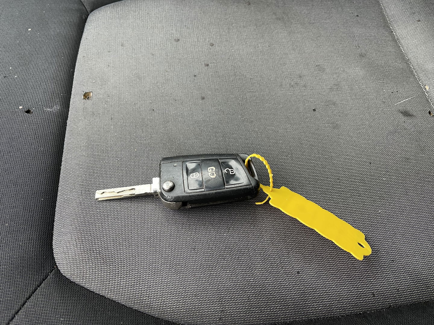 Volkswagen Crafter 35 2.0 TDI 140pk automaat L3H3 ( voorheen L2H2 ) Trendline / vaste prijs rijklaar € 16.950 ex btw / lease vanaf € 285 / grijs metallic / airco / cruise / pdc rondom / trekhaak / imperial