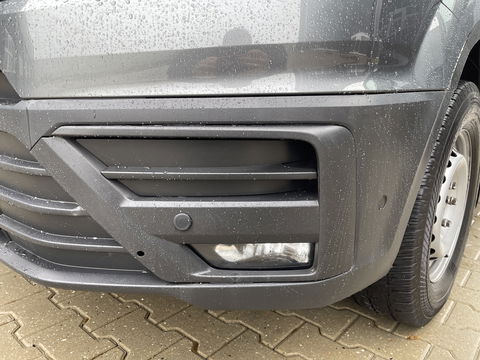 Volkswagen Crafter 35 2.0 TDI 140pk automaat L3H3 ( voorheen L2H2 ) Trendline / vaste prijs rijklaar € 16.950 ex btw / lease vanaf € 285 / grijs metallic / airco / cruise / pdc rondom / trekhaak / imperial