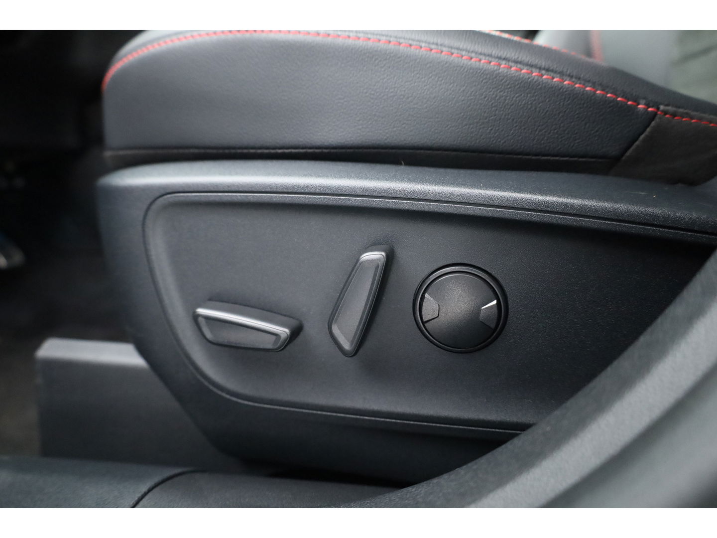 Ford Kuga 2.5 PHEV ST-Line X | Winter Pack | Dig. Cockpit | HUD | B&O Audio | Keyless | Adapt. Cruise | CarPlay | Camera | 19''