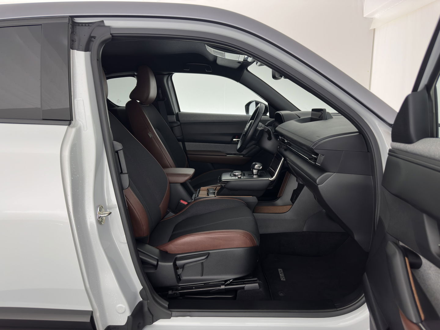 Mazda MX-30 e-SkyActiv 145 First Edition 36 kWh (INCL-BTW) Aut.*LEATHER-MICROFIBRE | FULL-LED | NAVI-FULLMAP | KEYLESS | BLIND-SPOT |  ADAPTIVE-CRUISE | HEAD-UP | CAMERA | DIGI-COCKPIT | MEMORY-PACK | SHIFT-PADDLES | 18"ALU*