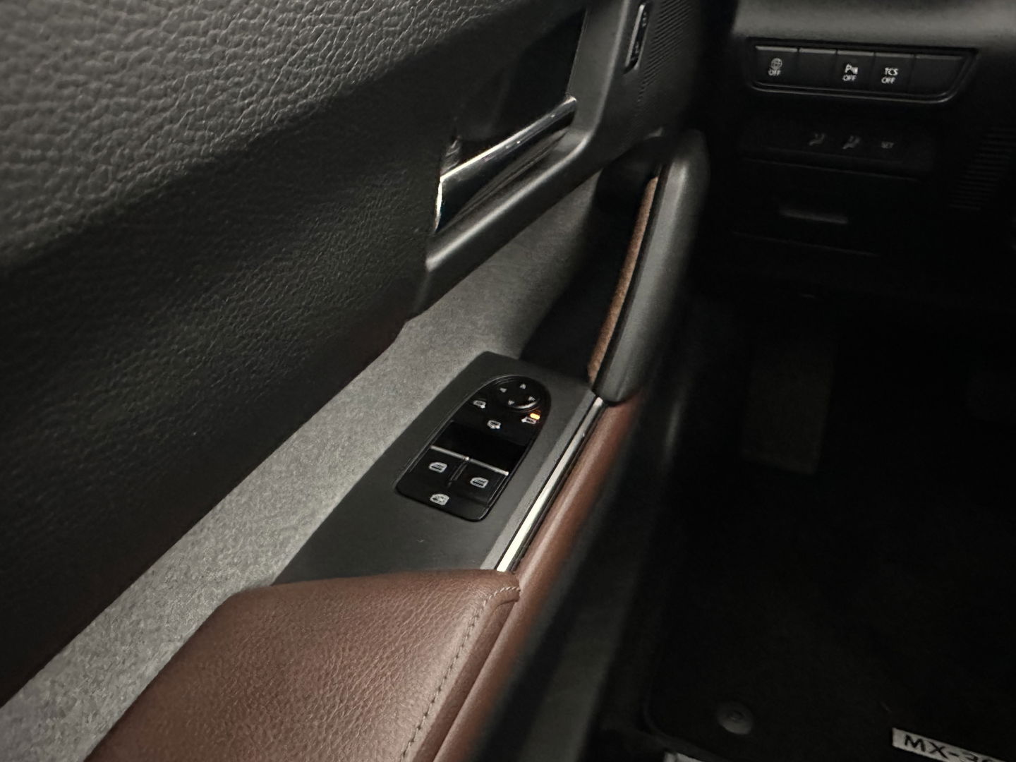 Mazda MX-30 e-SkyActiv 145 First Edition 36 kWh (INCL-BTW) Aut.*LEATHER-MICROFIBRE | FULL-LED | NAVI-FULLMAP | KEYLESS | BLIND-SPOT |  ADAPTIVE-CRUISE | HEAD-UP | CAMERA | DIGI-COCKPIT | MEMORY-PACK | SHIFT-PADDLES | 18"ALU*