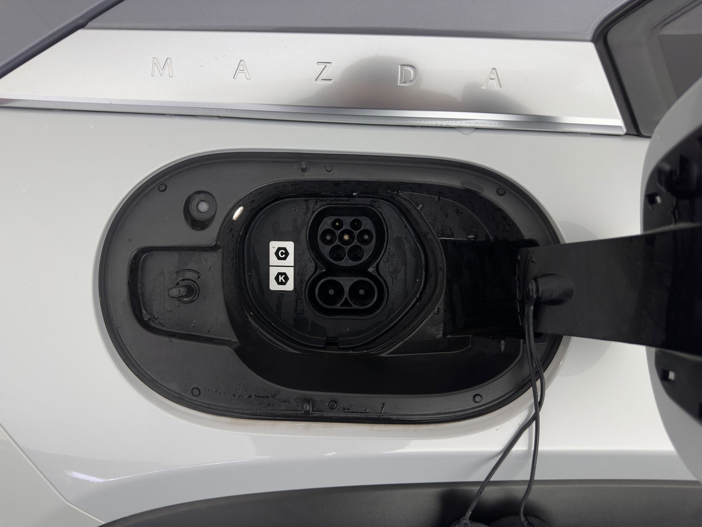 Mazda MX-30 e-SkyActiv 145 First Edition 36 kWh (INCL-BTW) Aut.*LEATHER-MICROFIBRE | FULL-LED | NAVI-FULLMAP | KEYLESS | BLIND-SPOT |  ADAPTIVE-CRUISE | HEAD-UP | CAMERA | DIGI-COCKPIT | MEMORY-PACK | SHIFT-PADDLES | 18"ALU*