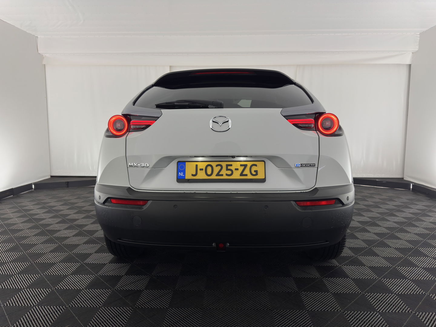 Mazda MX-30 e-SkyActiv 145 First Edition 36 kWh (INCL-BTW) Aut.*LEATHER-MICROFIBRE | FULL-LED | NAVI-FULLMAP | KEYLESS | BLIND-SPOT |  ADAPTIVE-CRUISE | HEAD-UP | CAMERA | DIGI-COCKPIT | MEMORY-PACK | SHIFT-PADDLES | 18"ALU*