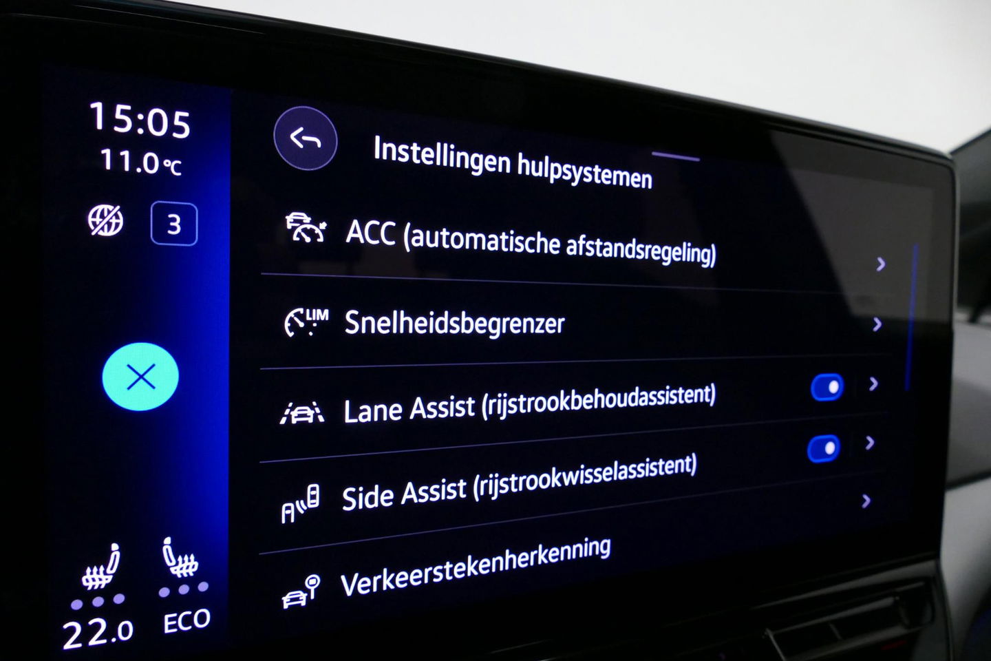 Volkswagen ID.4 First Max 77 kWh / Panoramadak / Matrix LED IQ.Light / Elektr. verstelbare voorstoelen + memory / HUD Augmented Reality / Rondomzichtcamera / Apple Carplay - Android Auto / Stoelverwarming / 21'' LMV / Keyless / Achteruitrijcamera / Navigatie / Stuurwielv
