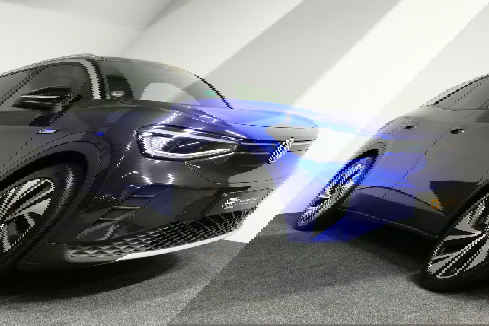 Volkswagen ID.4 First Max 77 kWh / Panoramadak / Matrix LED IQ.Light / Elektr. verstelbare voorstoelen + memory / HUD Augmented Reality / Rondomzichtcamera / Apple Carplay - Android Auto / Stoelverwarming / 21'' LMV / Keyless / Achteruitrijcamera / Navigatie / Stuurwielv