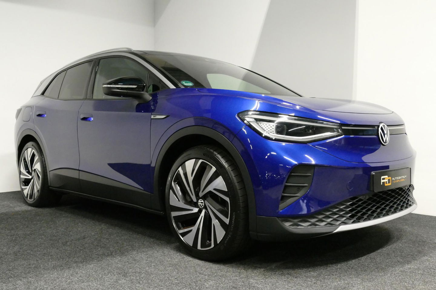 Volkswagen ID.4 First Max 77 kWh / Panoramadak / Matrix LED IQ.Light / Elektr. verstelbare voorstoelen + memory / HUD Augmented Reality / Rondomzichtcamera / Apple Carplay - Android Auto / Stoelverwarming / 21'' LMV / Keyless / Achteruitrijcamera / Navigatie / Stuurwielv