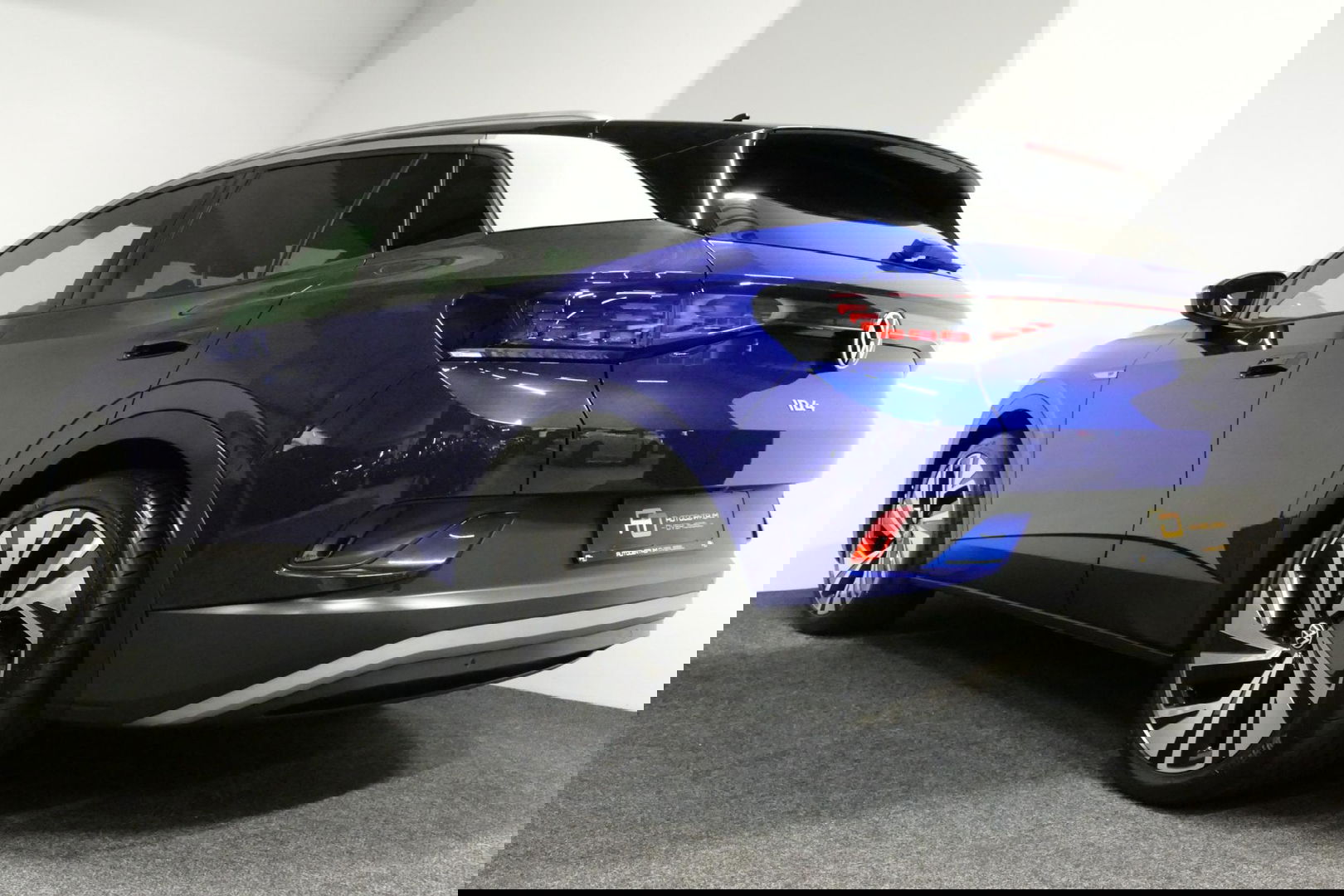 Volkswagen ID.4 First Max 77 kWh / Panoramadak / Matrix LED IQ.Light / Elektr. verstelbare voorstoelen + memory / HUD Augmented Reality / Rondomzichtcamera / Apple Carplay - Android Auto / Stoelverwarming / 21'' LMV / Keyless / Achteruitrijcamera / Navigatie / Stuurwielv