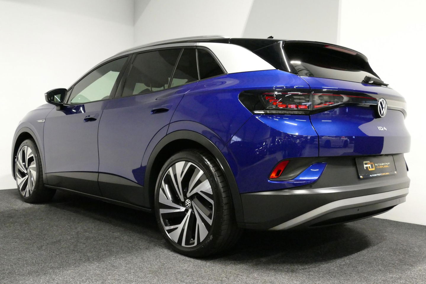 Volkswagen ID.4 First Max 77 kWh / Panoramadak / Matrix LED IQ.Light / Elektr. verstelbare voorstoelen + memory / HUD Augmented Reality / Rondomzichtcamera / Apple Carplay - Android Auto / Stoelverwarming / 21'' LMV / Keyless / Achteruitrijcamera / Navigatie / Stuurwielv