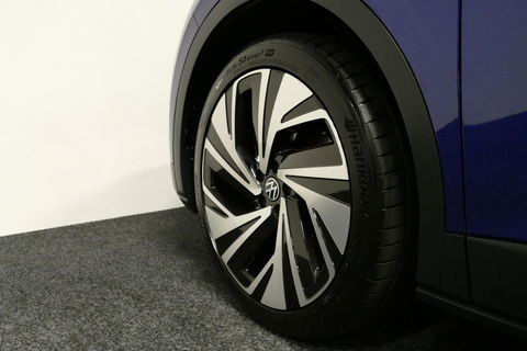Volkswagen ID.4 First Max 77 kWh / Panoramadak / Matrix LED IQ.Light / Elektr. verstelbare voorstoelen + memory / HUD Augmented Reality / Rondomzichtcamera / Apple Carplay - Android Auto / Stoelverwarming / 21'' LMV / Keyless / Achteruitrijcamera / Navigatie / Stuurwielv