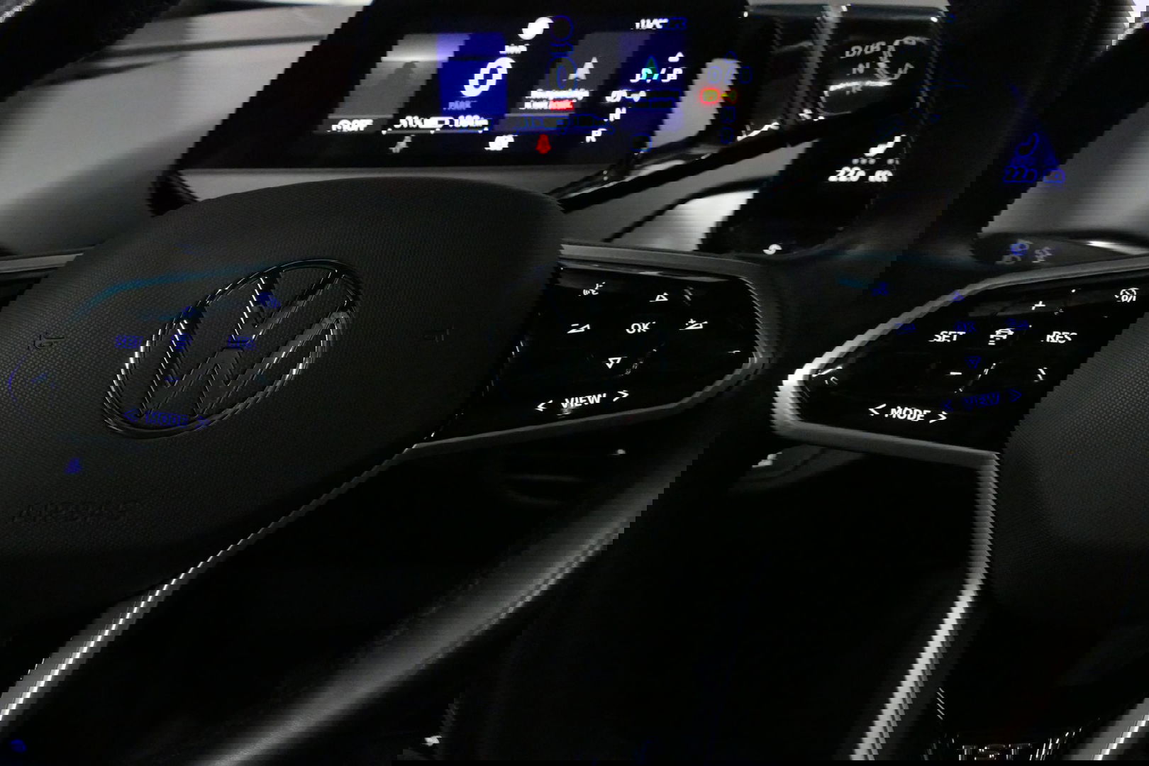 Volkswagen ID.4 First Max 77 kWh / Panoramadak / Matrix LED IQ.Light / Elektr. verstelbare voorstoelen + memory / HUD Augmented Reality / Rondomzichtcamera / Apple Carplay - Android Auto / Stoelverwarming / 21'' LMV / Keyless / Achteruitrijcamera / Navigatie / Stuurwielv