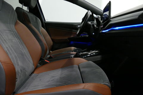 Volkswagen ID.4 First Max 77 kWh / Panoramadak / Matrix LED IQ.Light / Elektr. verstelbare voorstoelen + memory / HUD Augmented Reality / Rondomzichtcamera / Apple Carplay - Android Auto / Stoelverwarming / 21'' LMV / Keyless / Achteruitrijcamera / Navigatie / Stuurwielv