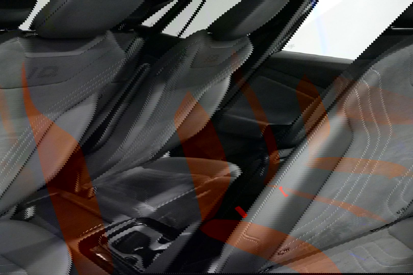 Volkswagen ID.4 First Max 77 kWh / Panoramadak / Matrix LED IQ.Light / Elektr. verstelbare voorstoelen + memory / HUD Augmented Reality / Rondomzichtcamera / Apple Carplay - Android Auto / Stoelverwarming / 21'' LMV / Keyless / Achteruitrijcamera / Navigatie / Stuurwielv