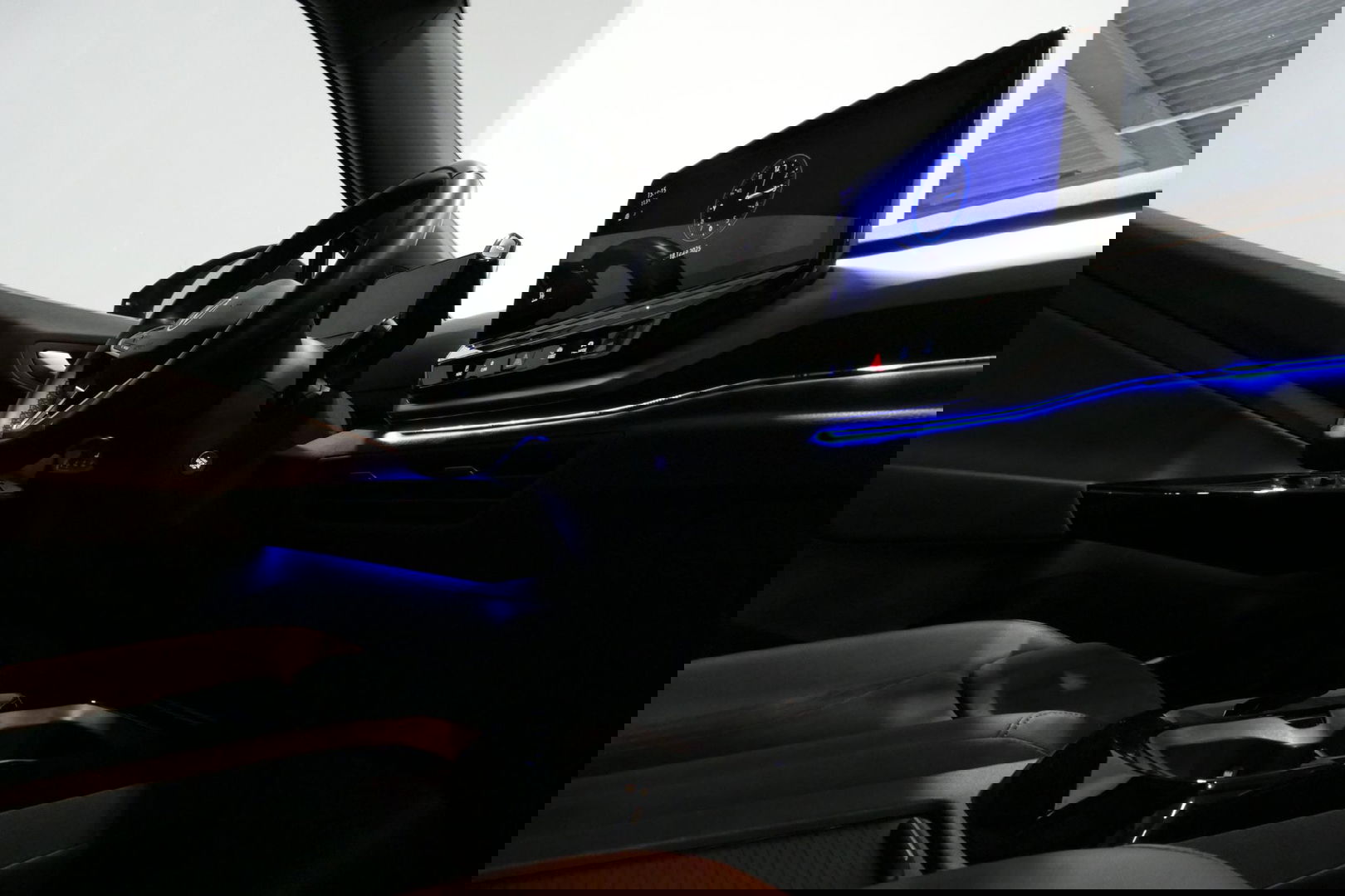 Volkswagen ID.4 First Max 77 kWh / Panoramadak / Matrix LED IQ.Light / Elektr. verstelbare voorstoelen + memory / HUD Augmented Reality / Rondomzichtcamera / Apple Carplay - Android Auto / Stoelverwarming / 21'' LMV / Keyless / Achteruitrijcamera / Navigatie / Stuurwielv