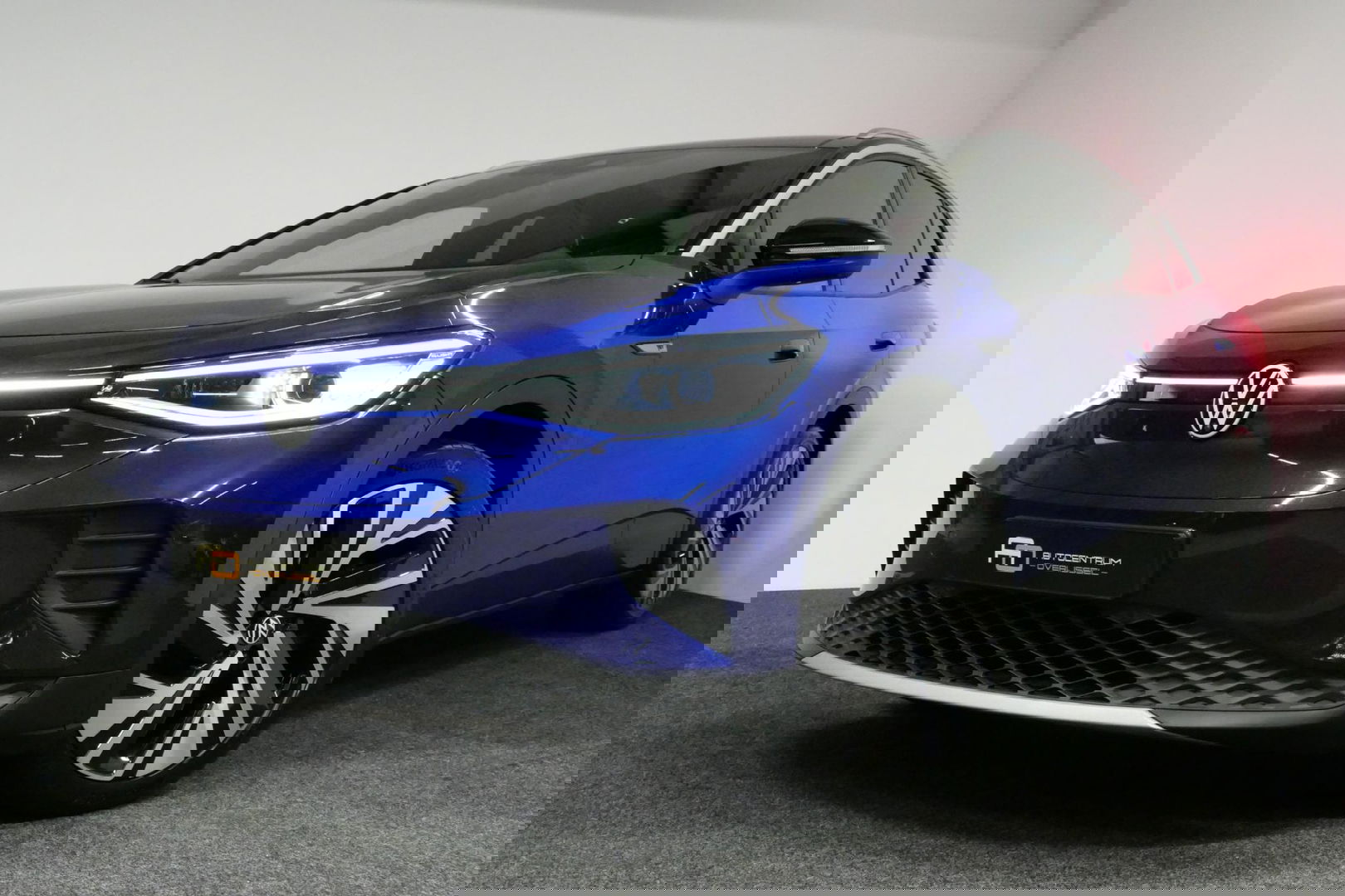 Volkswagen ID.4 First Max 77 kWh / Panoramadak / Matrix LED IQ.Light / Elektr. verstelbare voorstoelen + memory / HUD Augmented Reality / Rondomzichtcamera / Apple Carplay - Android Auto / Stoelverwarming / 21'' LMV / Keyless / Achteruitrijcamera / Navigatie / Stuurwielv