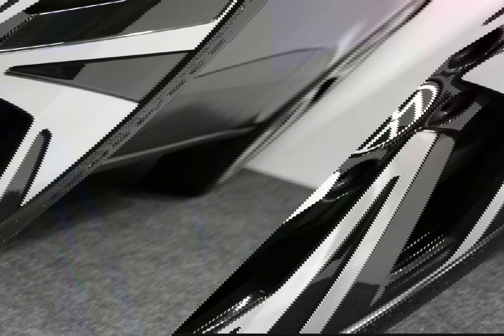 Volkswagen ID.4 First Max 77 kWh / Panoramadak / Matrix LED IQ.Light / Elektr. verstelbare voorstoelen + memory / HUD Augmented Reality / Rondomzichtcamera / Apple Carplay - Android Auto / Stoelverwarming / 21'' LMV / Keyless / Achteruitrijcamera / Navigatie / Stuurwielv