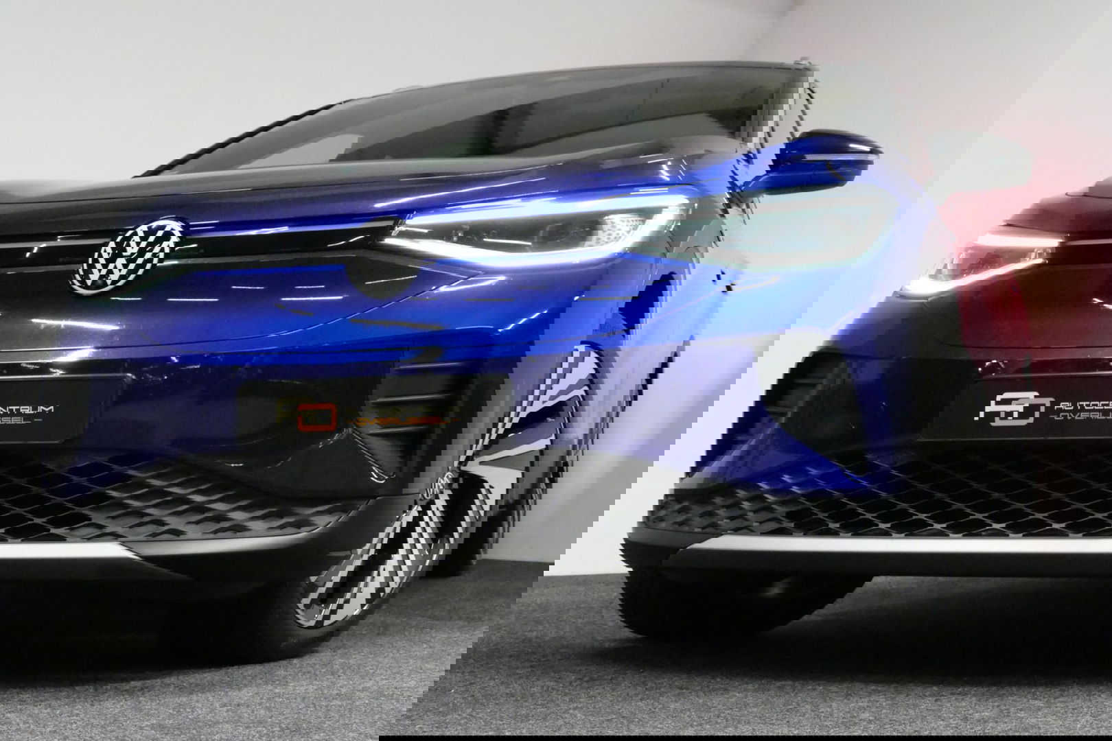 Volkswagen ID.4 First Max 77 kWh / Panoramadak / Matrix LED IQ.Light / Elektr. verstelbare voorstoelen + memory / HUD Augmented Reality / Rondomzichtcamera / Apple Carplay - Android Auto / Stoelverwarming / 21'' LMV / Keyless / Achteruitrijcamera / Navigatie / Stuurwielv