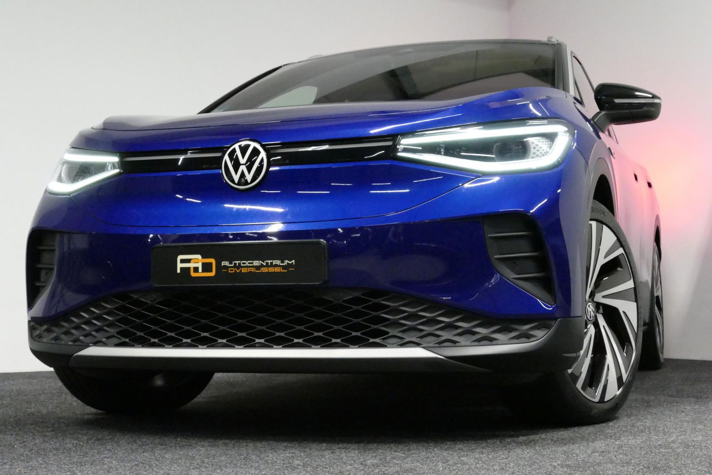 Volkswagen ID.4 First Max 77 kWh / Panoramadak / Matrix LED IQ.Light / Elektr. verstelbare voorstoelen + memory / HUD Augmented Reality / Rondomzichtcamera / Apple Carplay - Android Auto / Stoelverwarming / 21'' LMV / Keyless / Achteruitrijcamera / Navigatie / Stuurwielv
