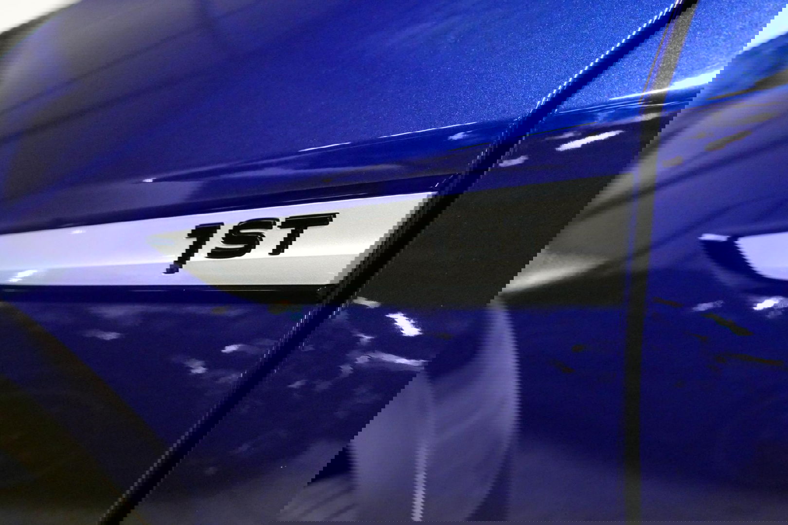 Volkswagen ID.4 First Max 77 kWh / Panoramadak / Matrix LED IQ.Light / Elektr. verstelbare voorstoelen + memory / HUD Augmented Reality / Rondomzichtcamera / Apple Carplay - Android Auto / Stoelverwarming / 21'' LMV / Keyless / Achteruitrijcamera / Navigatie / Stuurwielv