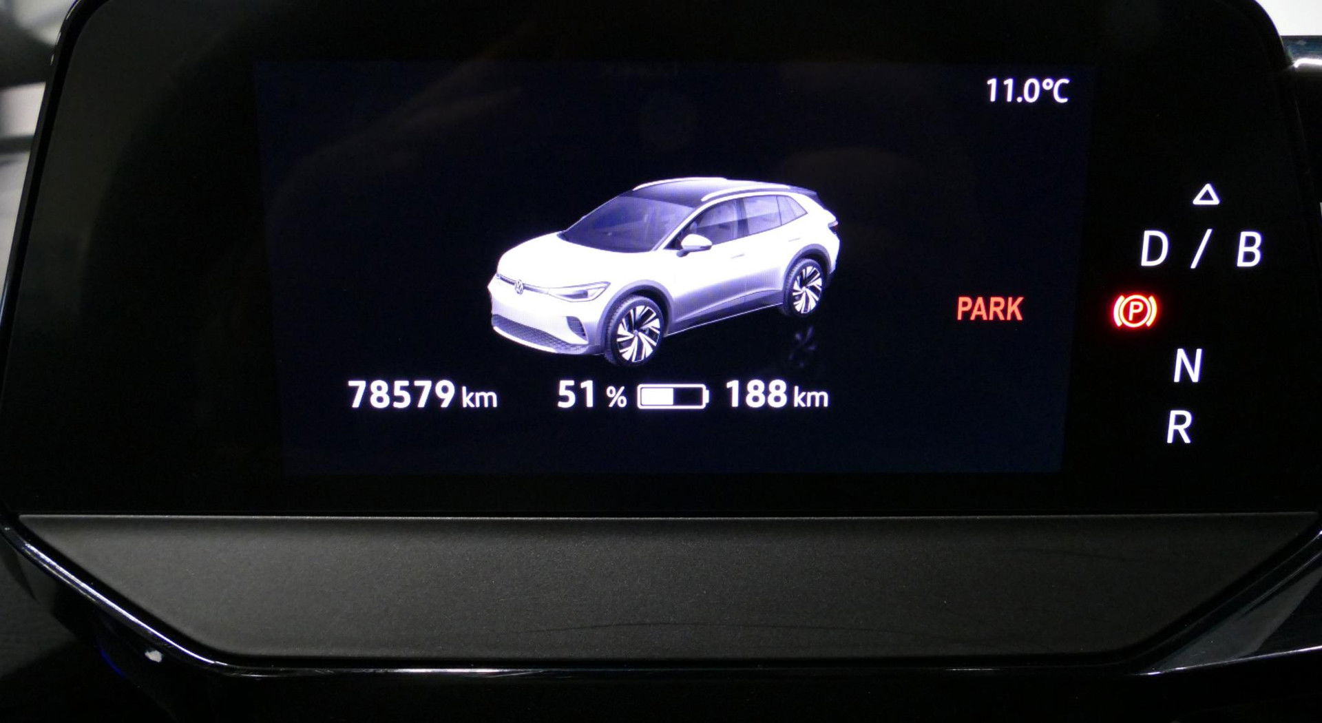 Volkswagen ID.4 First Max 77 kWh / Panoramadak / Matrix LED IQ.Light / Elektr. verstelbare voorstoelen + memory / HUD Augmented Reality / Rondomzichtcamera / Apple Carplay - Android Auto / Stoelverwarming / 21'' LMV / Keyless / Achteruitrijcamera / Navigatie / Stuurwielv