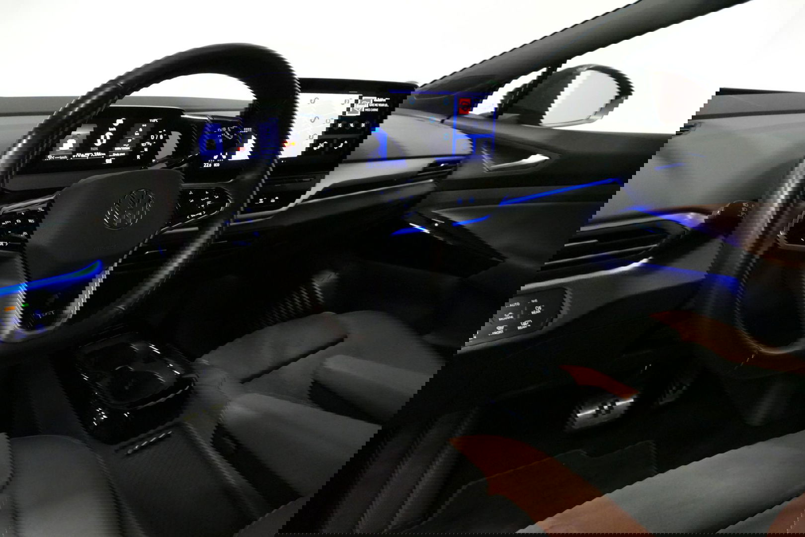 Volkswagen ID.4 First Max 77 kWh / Panoramadak / Matrix LED IQ.Light / Elektr. verstelbare voorstoelen + memory / HUD Augmented Reality / Rondomzichtcamera / Apple Carplay - Android Auto / Stoelverwarming / 21'' LMV / Keyless / Achteruitrijcamera / Navigatie / Stuurwielv