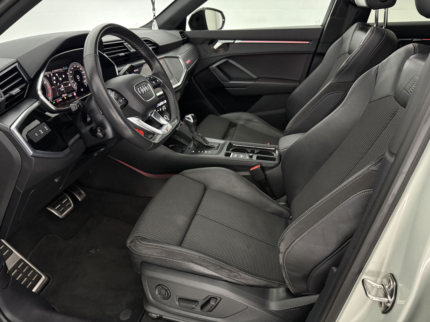 Audi Q3 Sportback 45 TFSI e S-Line | SOH 88% | Pano | Sfeer | Sonos | Virtual | Trekh. | Camera | Adap. Cruise | Stoelverw. | NAP