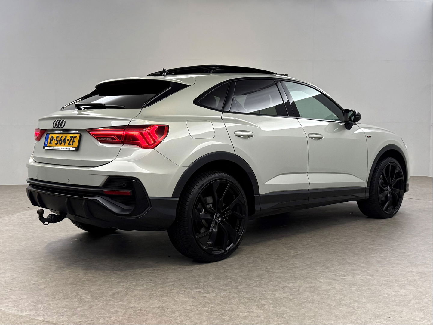 Audi Q3 Sportback 45 TFSI e S-Line | SOH 88% | Pano | Sfeer | Sonos | Virtual | Trekh. | Camera | Adap. Cruise | Stoelverw. | NAP