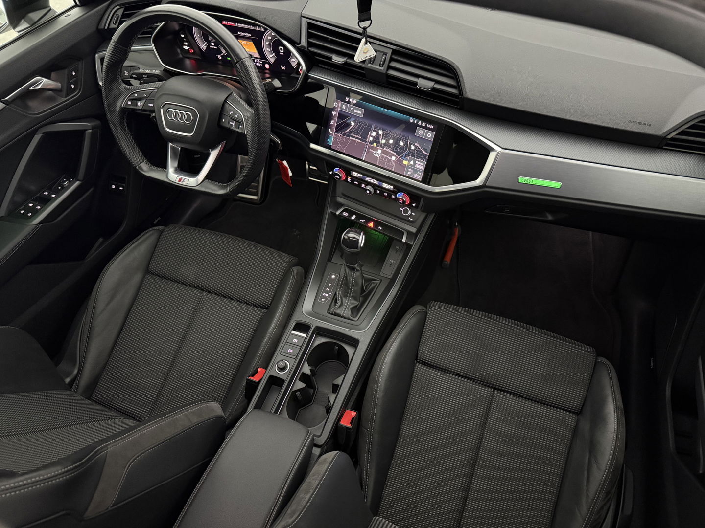 Audi Q3 Sportback 45 TFSI e S-Line | SOH 88% | Pano | Sfeer | Sonos | Virtual | Trekh. | Camera | Adap. Cruise | Stoelverw. | NAP