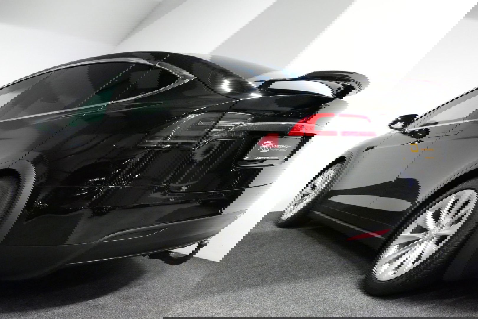 Tesla Model X Long Range / Lederen bekleding / Trekhaak / Autopilot / Carbon pakket / Camera / Stoelen+stuurwiel verwarming / Luchtvering