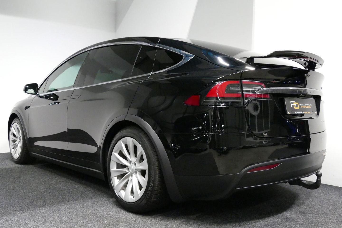 Tesla Model X Long Range / Lederen bekleding / Trekhaak / Autopilot / Carbon pakket / Camera / Stoelen+stuurwiel verwarming / Luchtvering