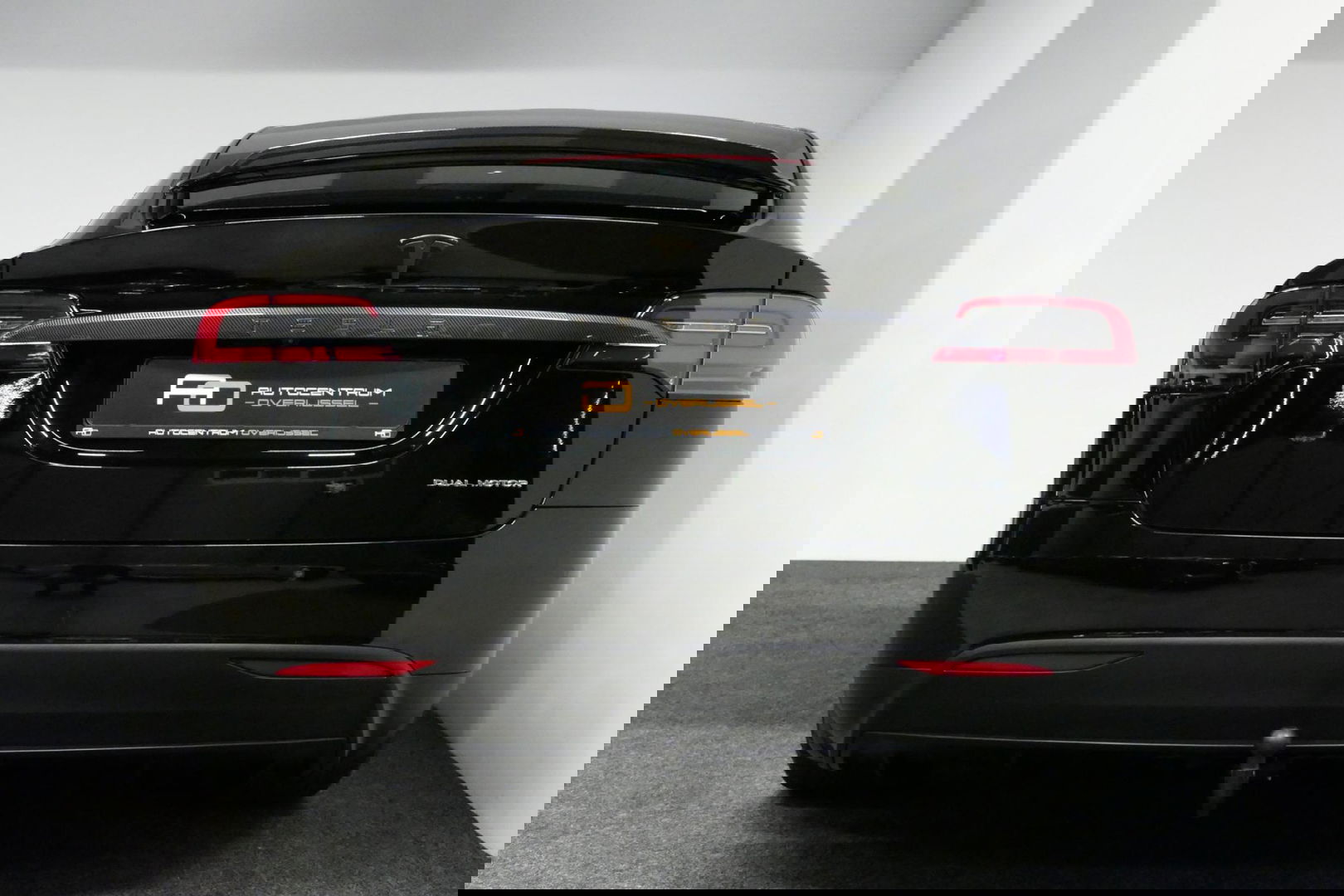 Tesla Model X Long Range / Lederen bekleding / Trekhaak / Autopilot / Carbon pakket / Camera / Stoelen+stuurwiel verwarming / Luchtvering