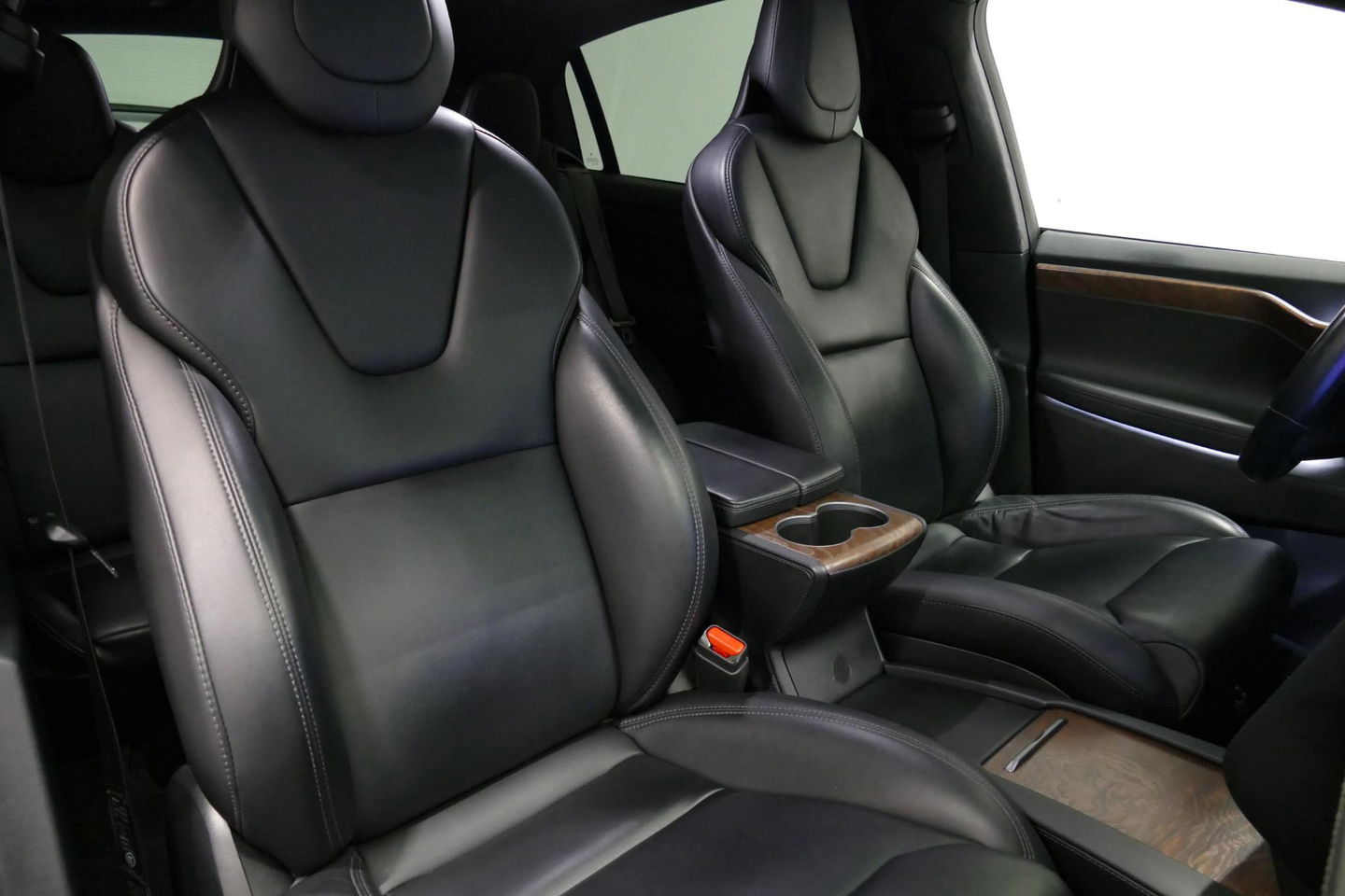 Tesla Model X Long Range / Lederen bekleding / Trekhaak / Autopilot / Carbon pakket / Camera / Stoelen+stuurwiel verwarming / Luchtvering