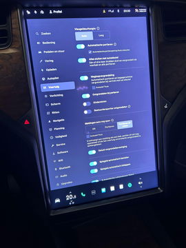 Tesla Model X Long Range / Lederen bekleding / Trekhaak / Autopilot / Carbon pakket / Camera / Stoelen+stuurwiel verwarming / Luchtvering