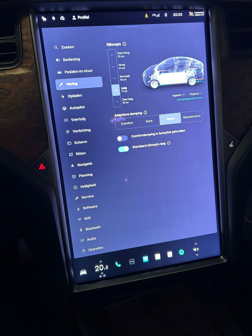 Tesla Model X Long Range / Lederen bekleding / Trekhaak / Autopilot / Carbon pakket / Camera / Stoelen+stuurwiel verwarming / Luchtvering