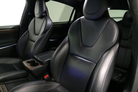 Tesla Model X Long Range / Lederen bekleding / Trekhaak / Autopilot / Carbon pakket / Camera / Stoelen+stuurwiel verwarming / Luchtvering