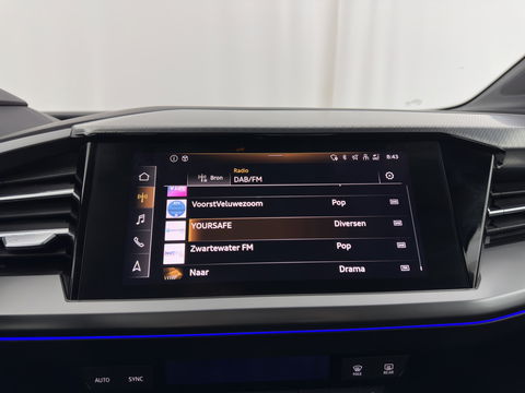 Audi Q4 e-tron 40 Launch Edition Advanced 77 kWh [ 3-Fase ] {SOH-88%} (INCL-BTW) *MATRIX-LED | NAVI-FULLMAP | KEYLESS | CAMERA | DIGI-COCKPIT | DAB | AMBIENT-LIGHT | HEATED-SPORTSEATS | TOWBAR | 19''ALU*