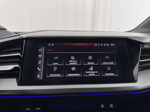 Audi Q4 e-tron 40 Launch Edition Advanced 77 kWh [ 3-Fase ] {SOH-88%} (INCL-BTW) *MATRIX-LED | NAVI-FULLMAP | KEYLESS | CAMERA | DIGI-COCKPIT | DAB | AMBIENT-LIGHT | HEATED-SPORTSEATS | TOWBAR | 19''ALU*