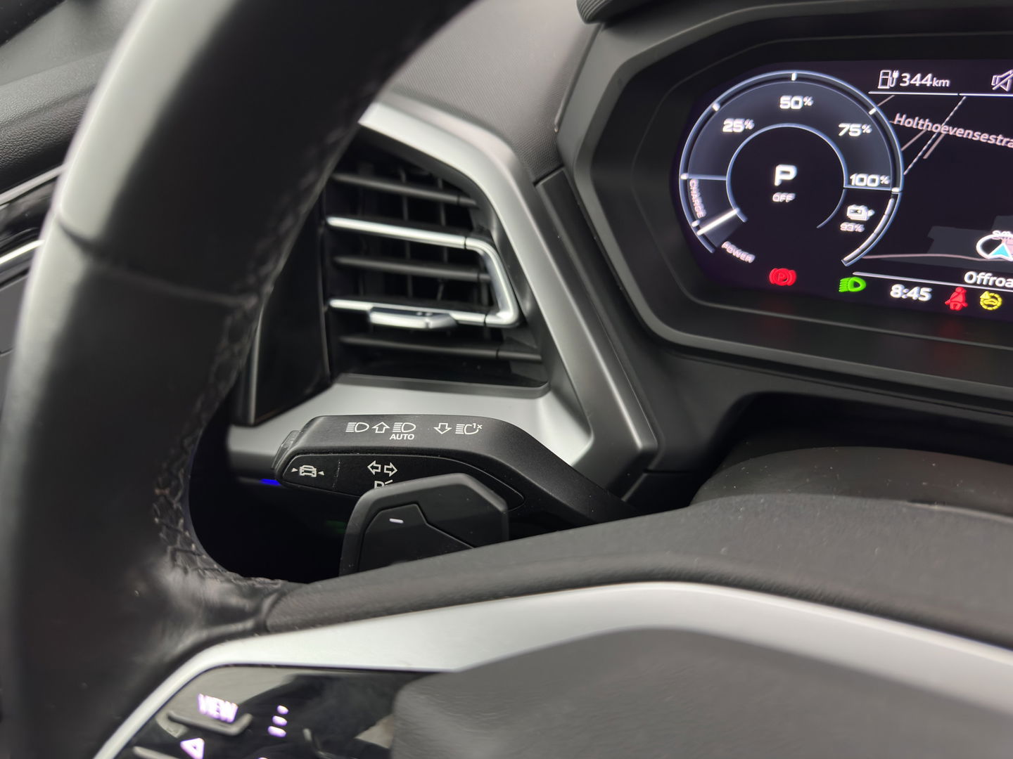 Audi Q4 e-tron 40 Launch Edition Advanced 77 kWh [ 3-Fase ] {SOH-88%} (INCL-BTW) *MATRIX-LED | NAVI-FULLMAP | KEYLESS | CAMERA | DIGI-COCKPIT | DAB | AMBIENT-LIGHT | HEATED-SPORTSEATS | TOWBAR | 19''ALU*