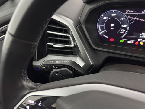 Audi Q4 e-tron 40 Launch Edition Advanced 77 kWh [ 3-Fase ] {SOH-88%} (INCL-BTW) *MATRIX-LED | NAVI-FULLMAP | KEYLESS | CAMERA | DIGI-COCKPIT | DAB | AMBIENT-LIGHT | HEATED-SPORTSEATS | TOWBAR | 19''ALU*