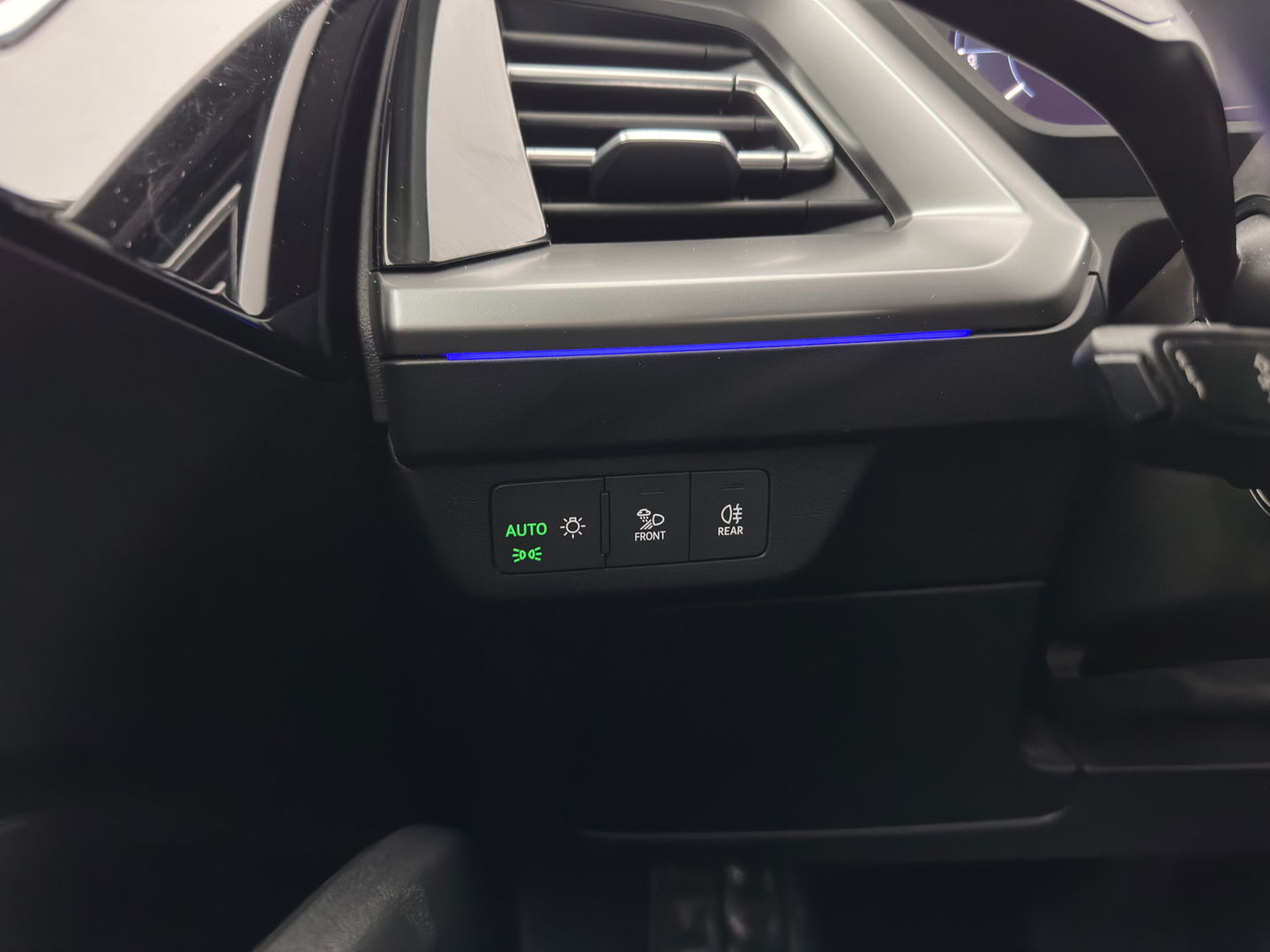 Audi Q4 e-tron 40 Launch Edition Advanced 77 kWh [ 3-Fase ] {SOH-88%} (INCL-BTW) *MATRIX-LED | NAVI-FULLMAP | KEYLESS | CAMERA | DIGI-COCKPIT | DAB | AMBIENT-LIGHT | HEATED-SPORTSEATS | TOWBAR | 19''ALU*