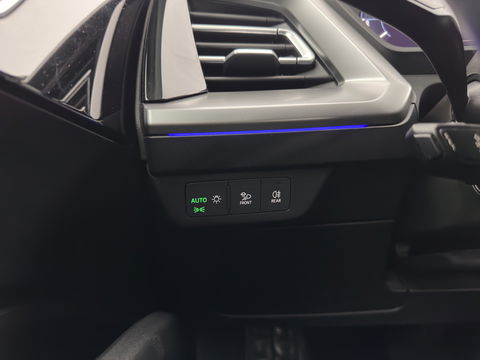 Audi Q4 e-tron 40 Launch Edition Advanced 77 kWh [ 3-Fase ] {SOH-88%} (INCL-BTW) *MATRIX-LED | NAVI-FULLMAP | KEYLESS | CAMERA | DIGI-COCKPIT | DAB | AMBIENT-LIGHT | HEATED-SPORTSEATS | TOWBAR | 19''ALU*